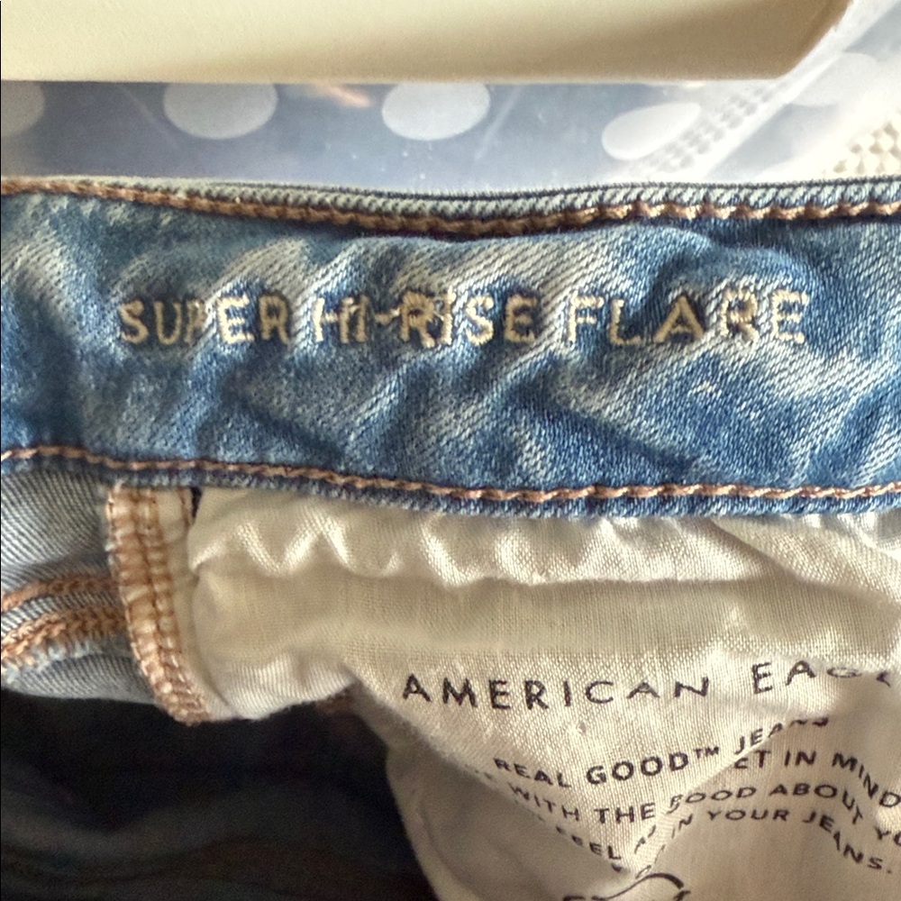 American Eagle Outfitters Light Blue Distressed Straight Leg Jeans, size 8 - Picture 9 of 9